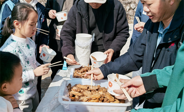 寧波奇億金屬開展秋季登山團(tuán)建活動(dòng) 圖3