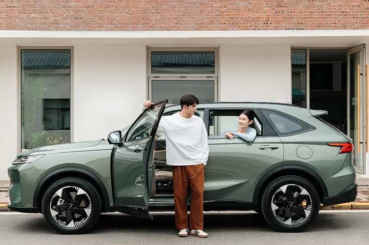 中型都市 SUV 哈弗H6L上市,圍繞 “為愛升艙,美好長相伴” 的核心理念,售價10.39萬元起