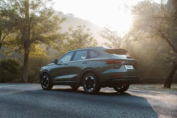 中型都市 SUV 哈弗H6L上市,圍繞 “為愛升艙,美好長相伴” 的核心理念,售價10.39萬元起