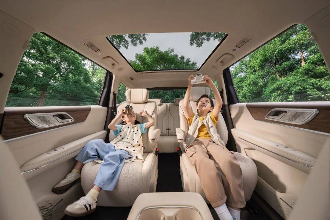 新車(chē)與新技術(shù),國(guó)產(chǎn)自主品牌,不僅是北京車(chē)展的主角,也是全球矚目的焦點(diǎn)
