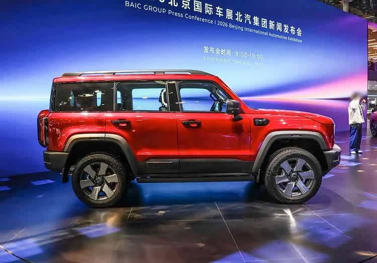 北京越野BJ40增程長(zhǎng)續(xù)航版正式上市 煥新價(jià)16.98萬(wàn)-19.98萬(wàn)元
